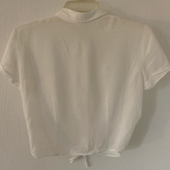 Light cropped tie off button up blouse - Picture 3 of 4